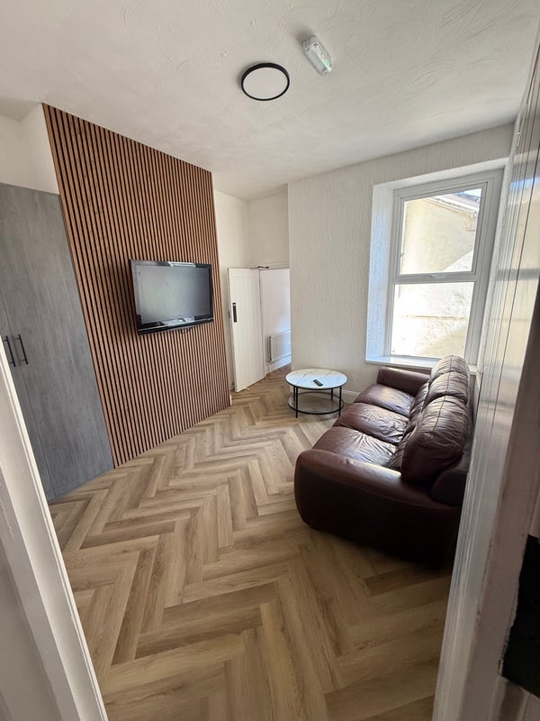 Room Locking Road in Weston-super-Mare