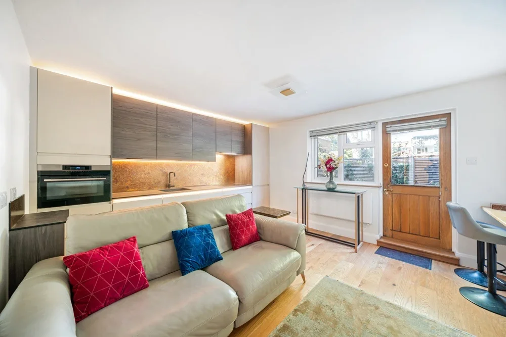 Flat Carlton Drive in Greater London