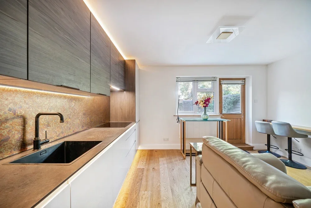 Flat Carlton Drive in Greater London