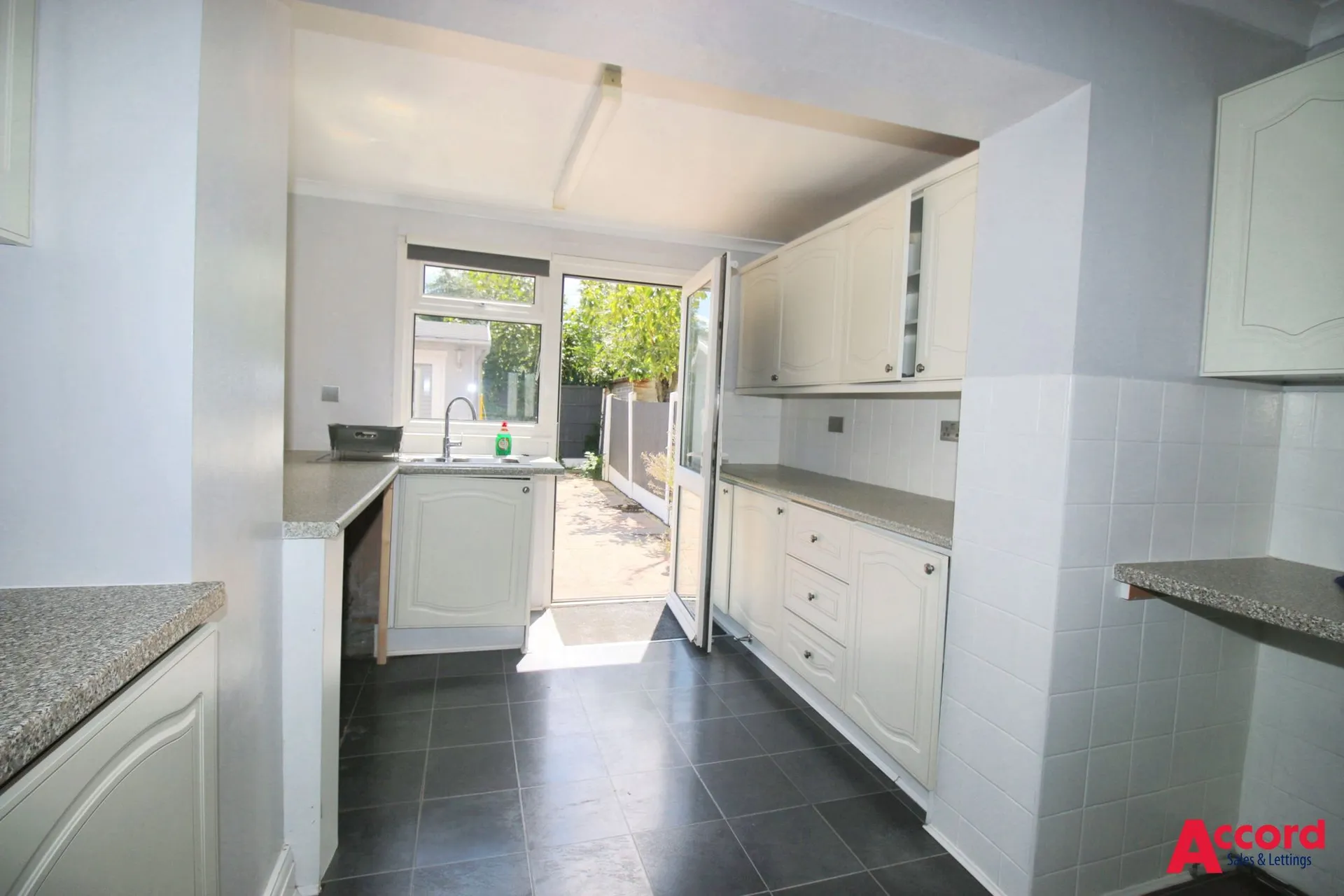 House Heron Way in London