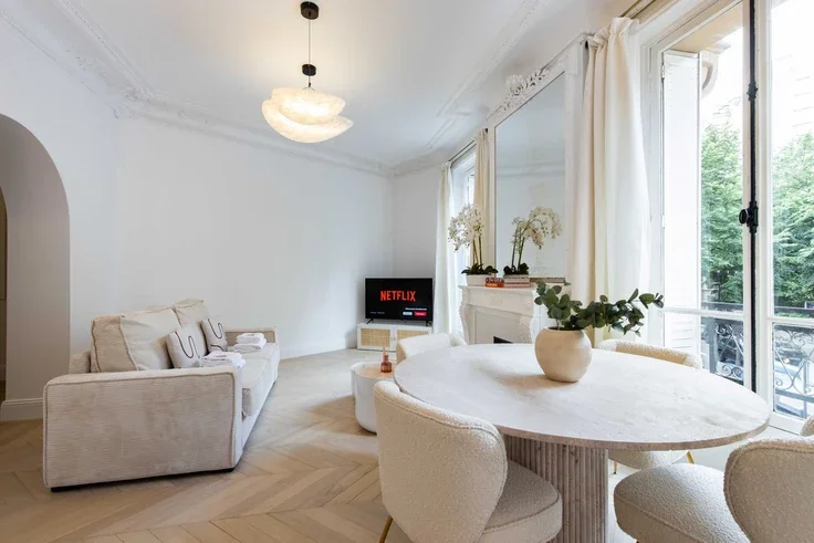 Flat Avenue Mozart in Paris