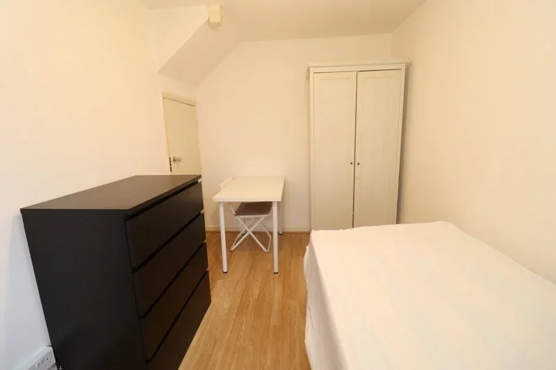 Room Capstan Square in Greater London