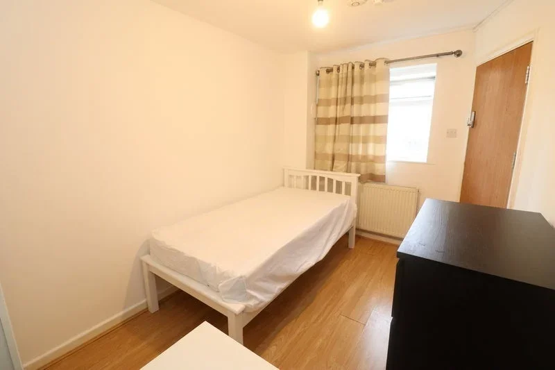 Room Capstan Square in Greater London