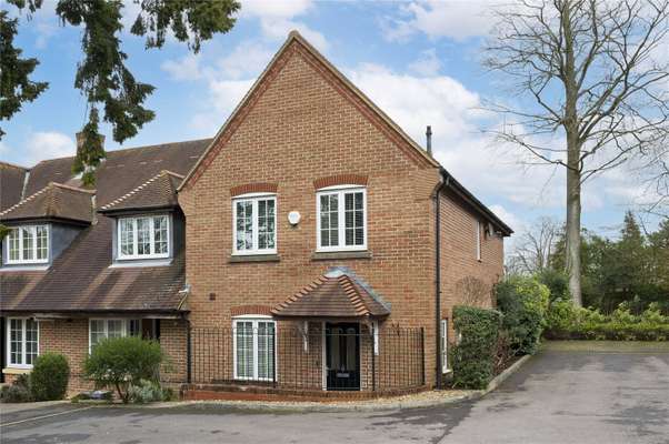 House Harvey Gardens in Guildford