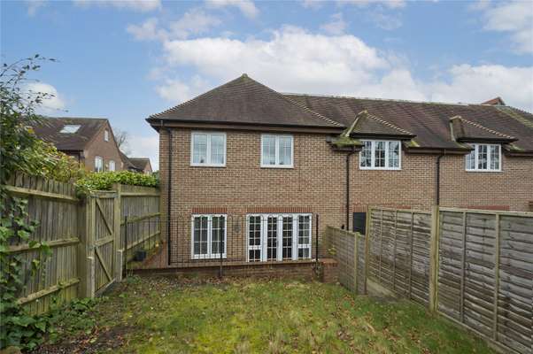 House Harvey Gardens in Guildford