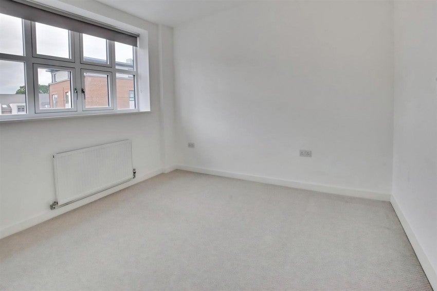 Flat King George's Avenue in Watford