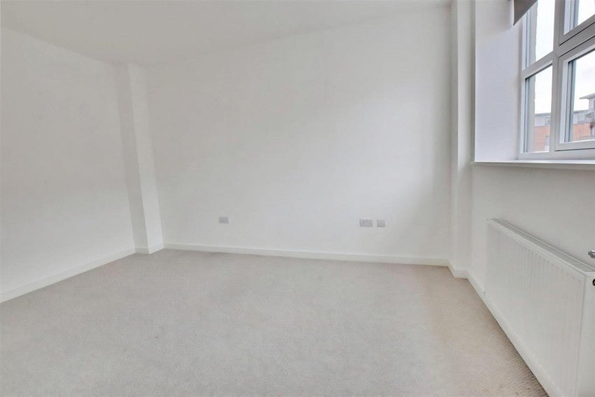 Flat King George's Avenue in Watford