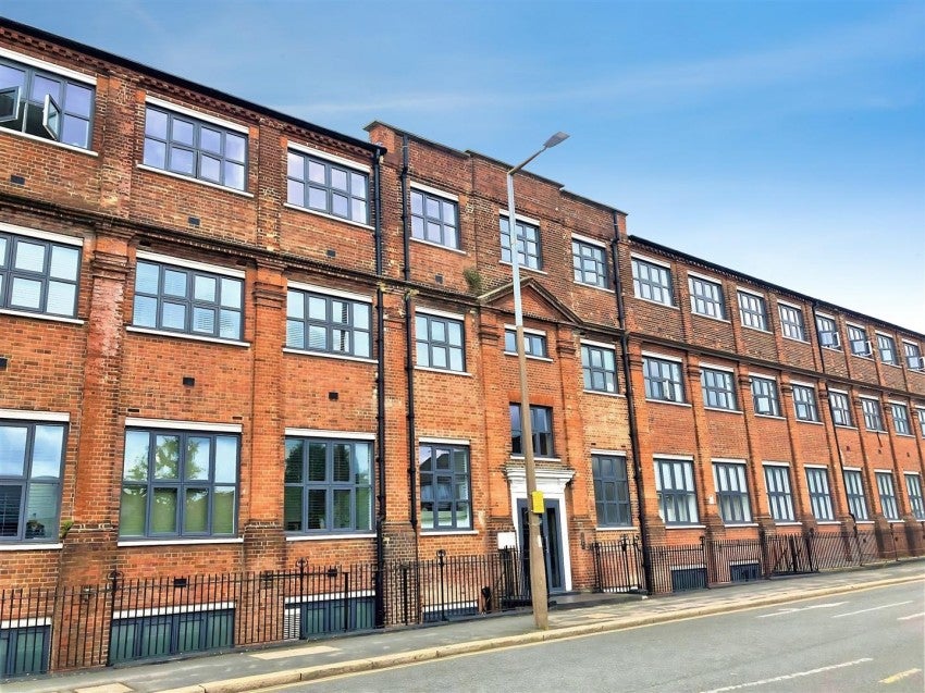 Flat King George's Avenue in Watford