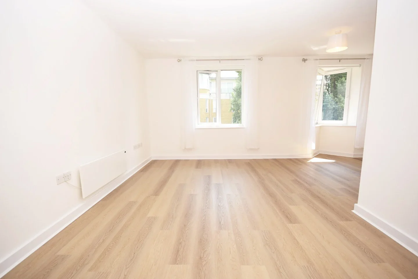 Flat Strand Drive in Greater London