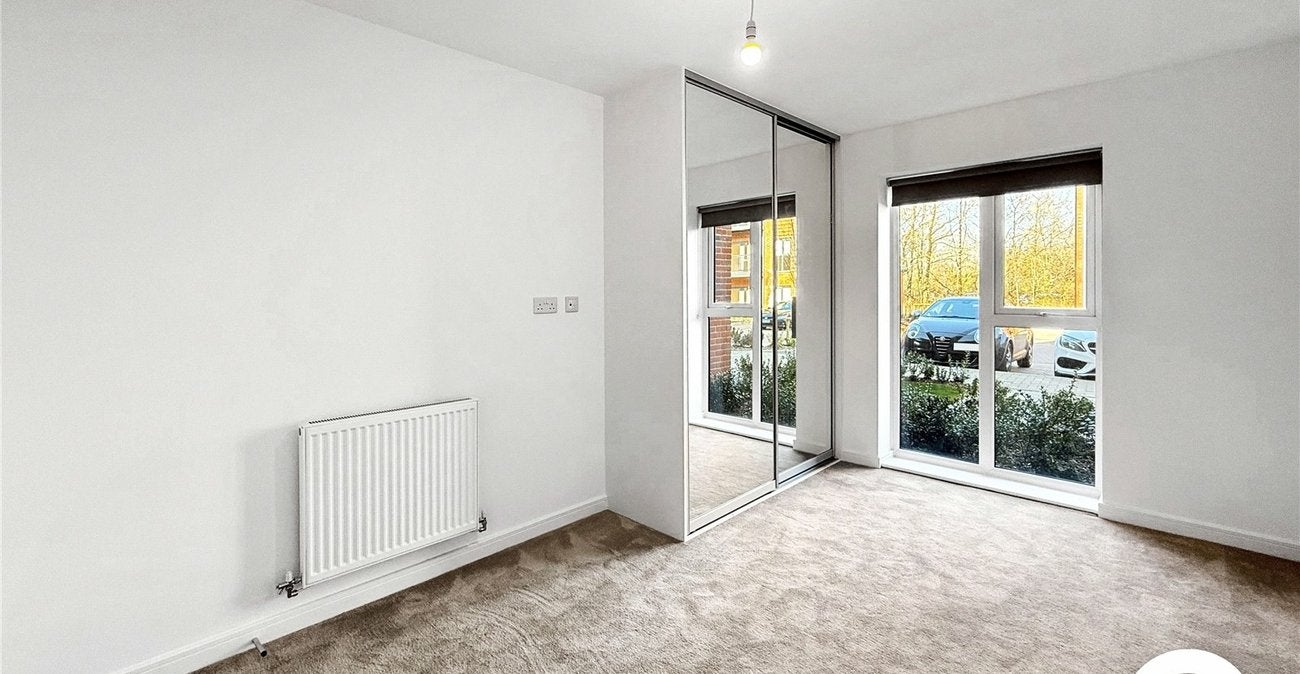 Flat Kings Hill Avenue in Tonbridge and Malling