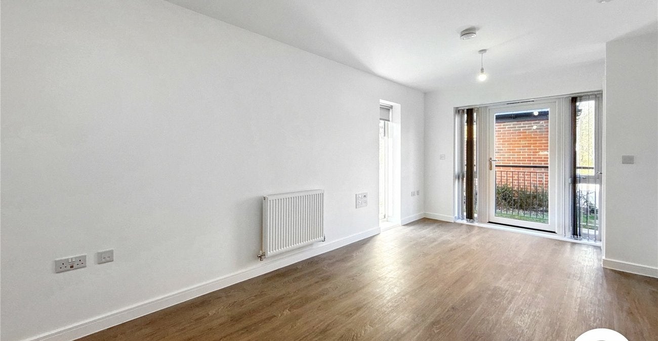 Flat Kings Hill Avenue in Tonbridge and Malling