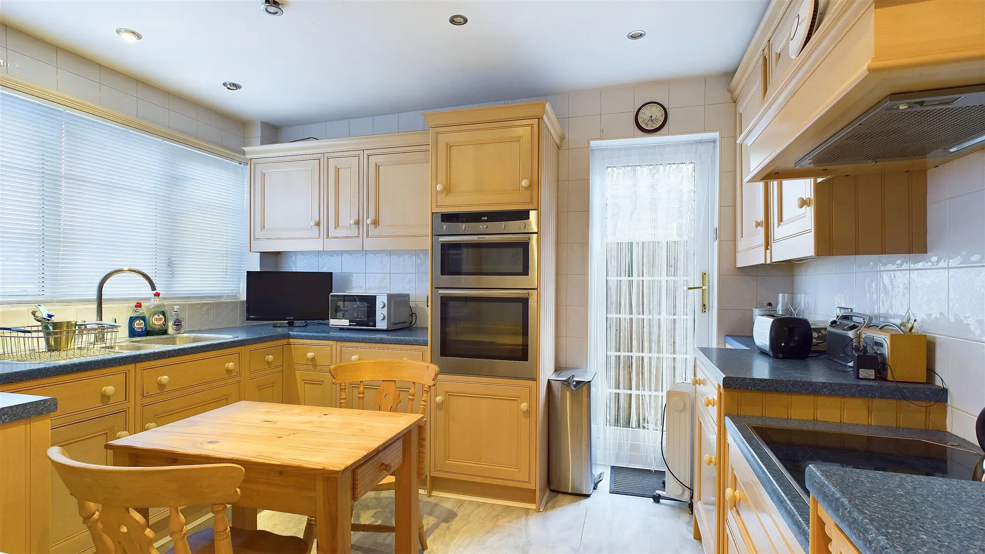 House Hilltop Close in Broxbourne
