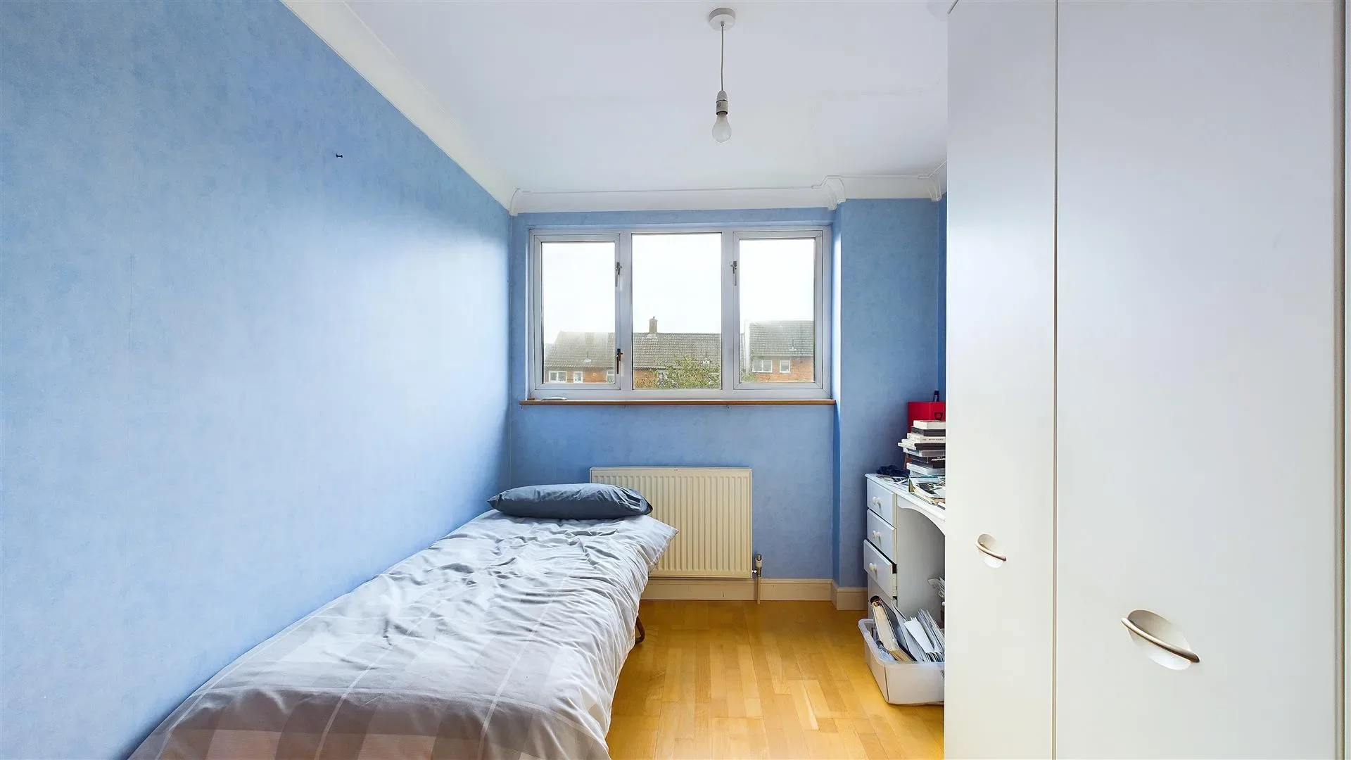House Hilltop Close in Broxbourne