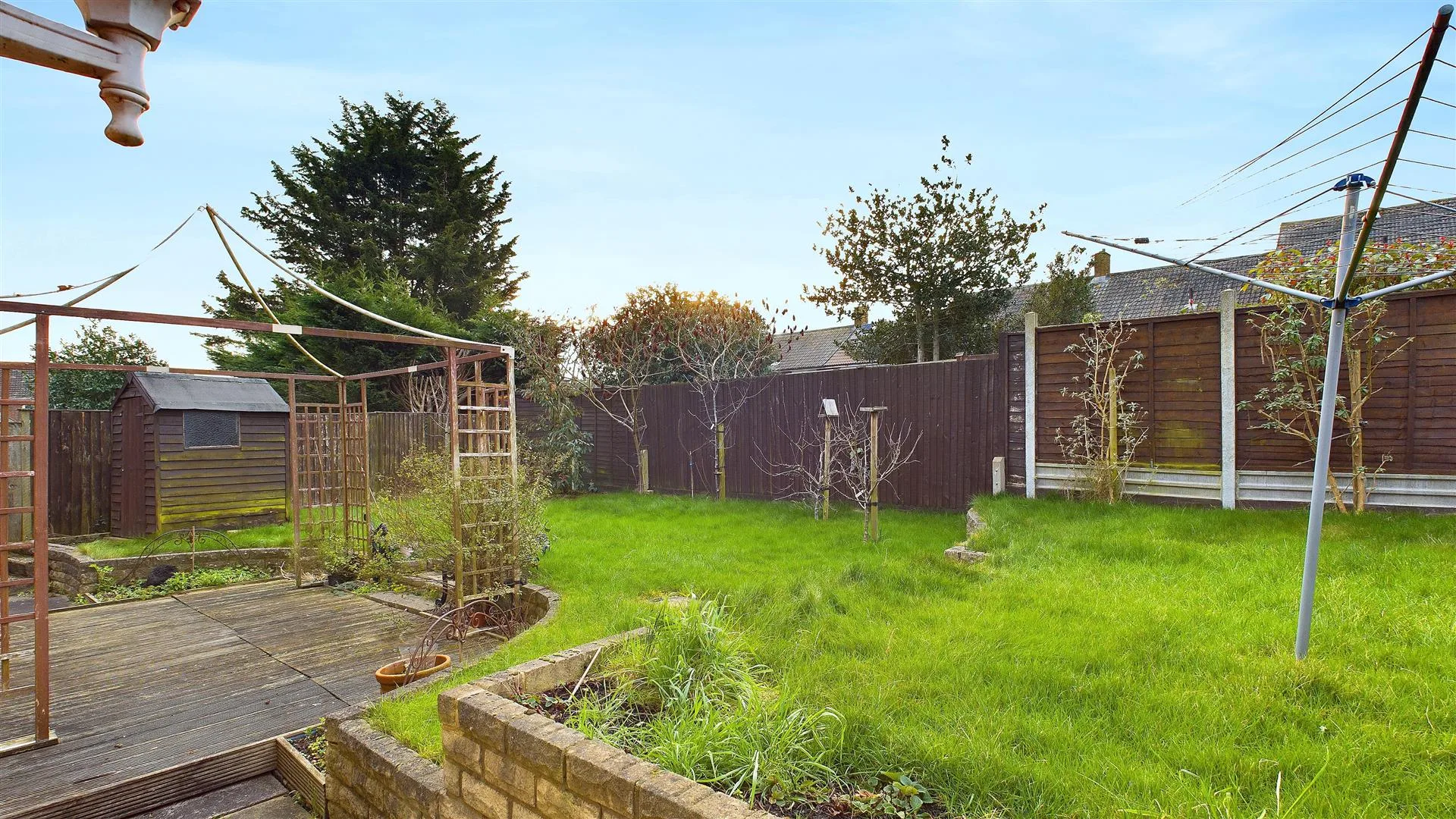 House Hilltop Close in Broxbourne