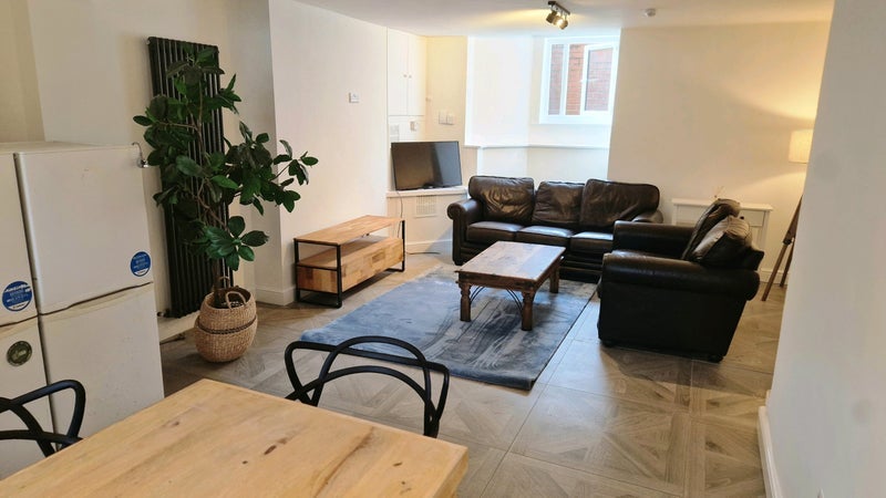Room Delph Lane in Leeds