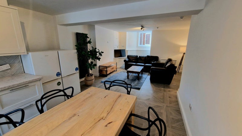 Room Delph Lane in Leeds