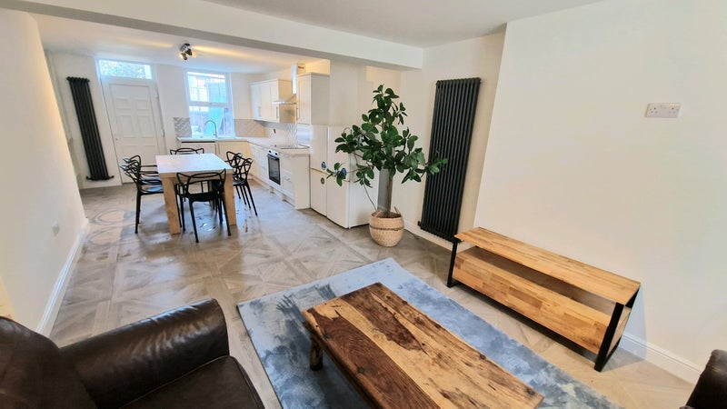 Room Delph Lane in Leeds