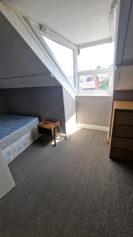 Room Delph Lane in Leeds