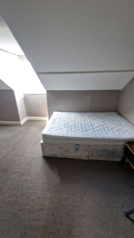 Room Delph Lane in Leeds