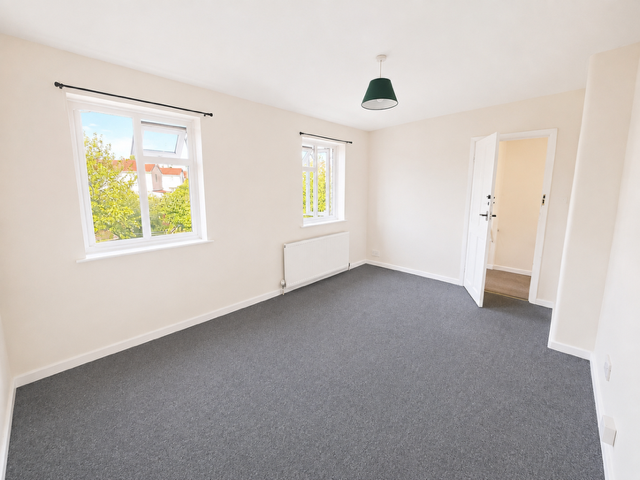 Flat Langton Avenue in Chelmsford