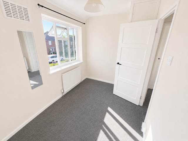 Flat Langton Avenue in Chelmsford