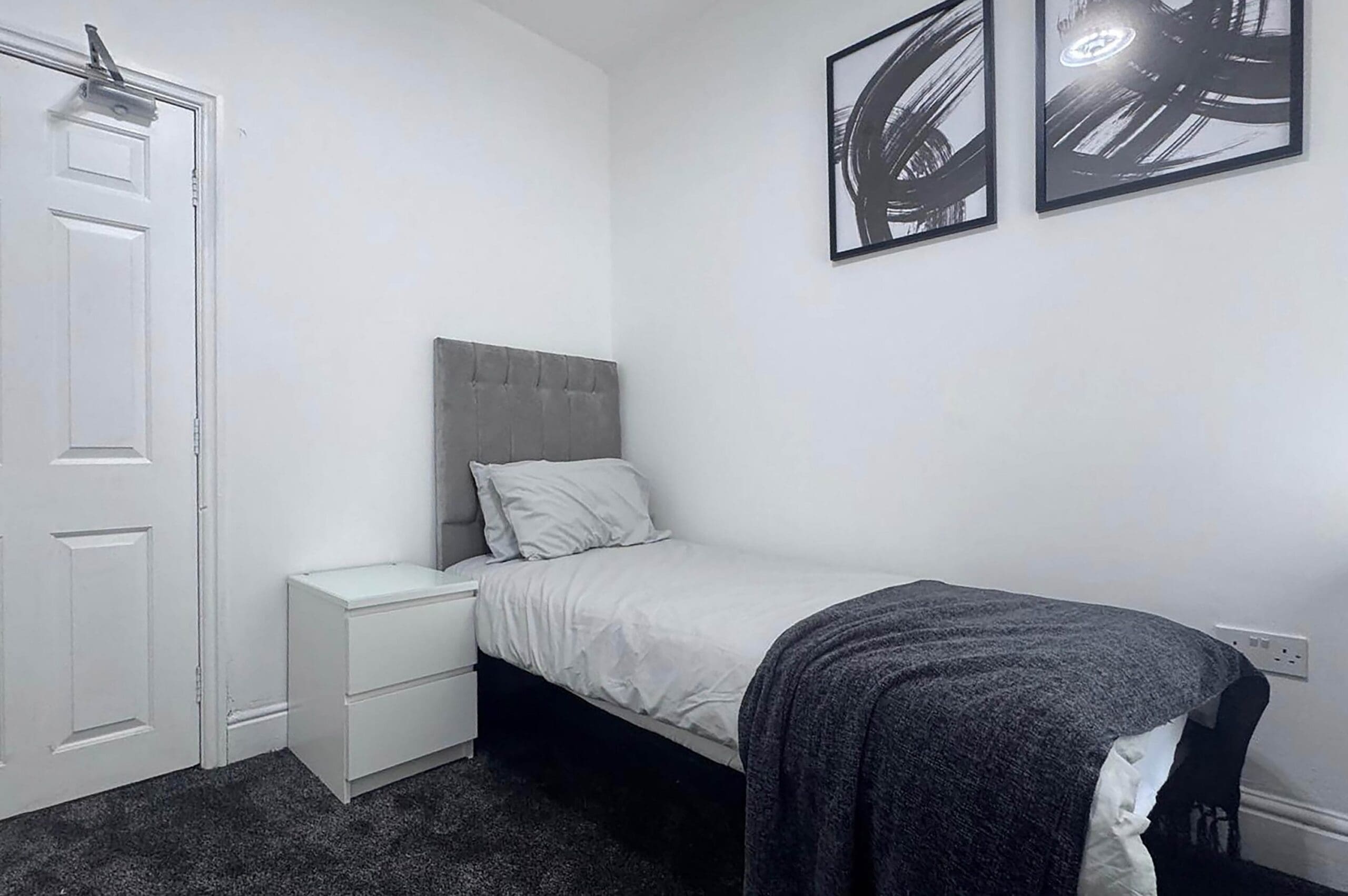 Room Victoria Road in Trafford