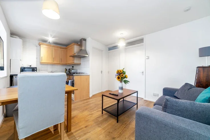 Flat Charlotte Street in Greater London