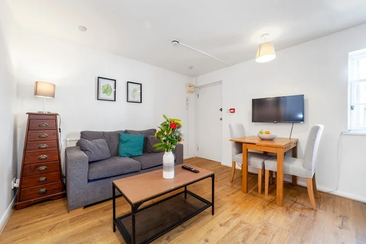Flat Charlotte Street in Greater London