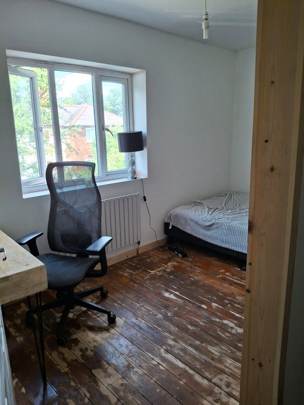 Room Platt Lane in Manchester