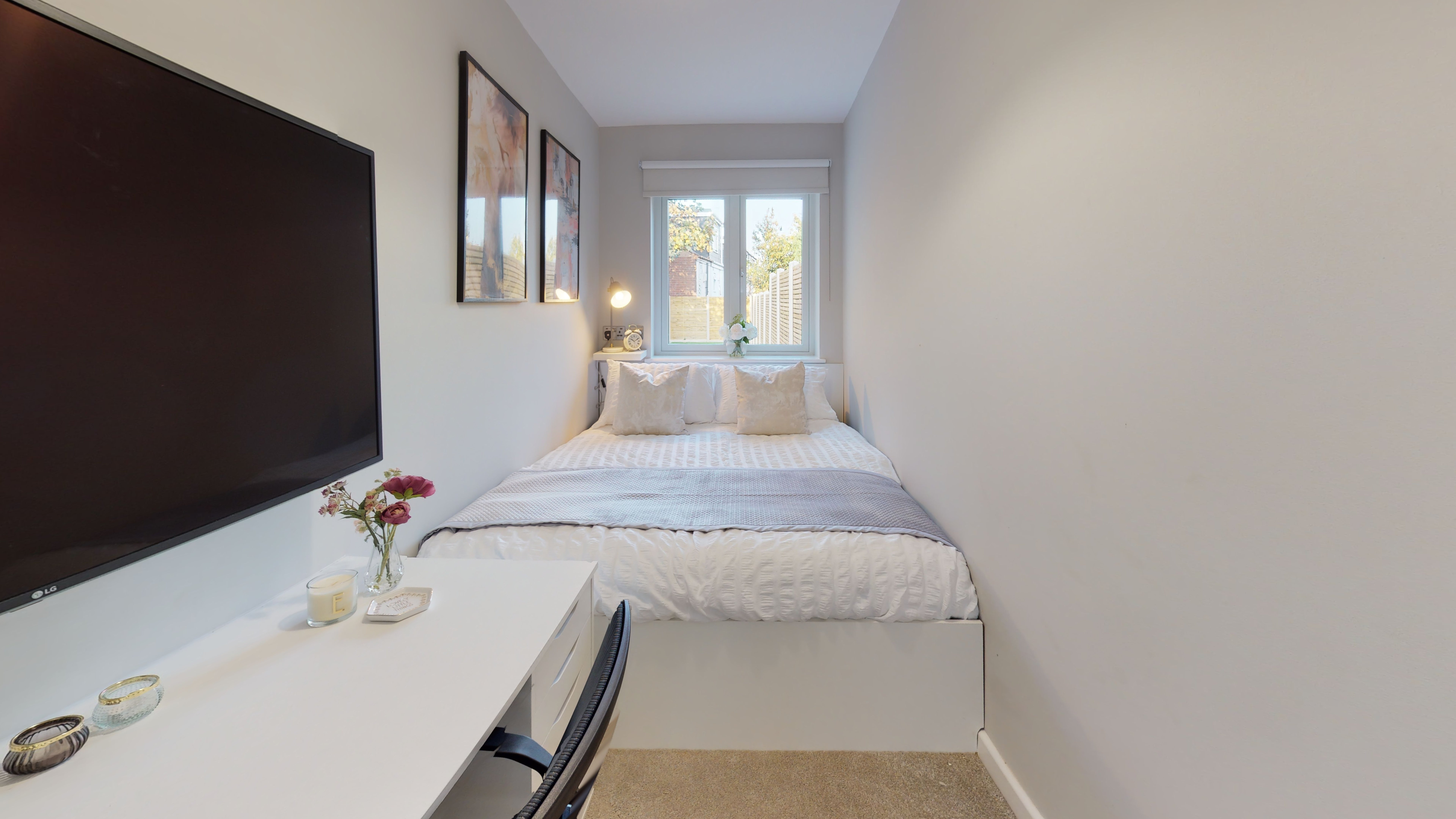 Room Heeley Road in Birmingham