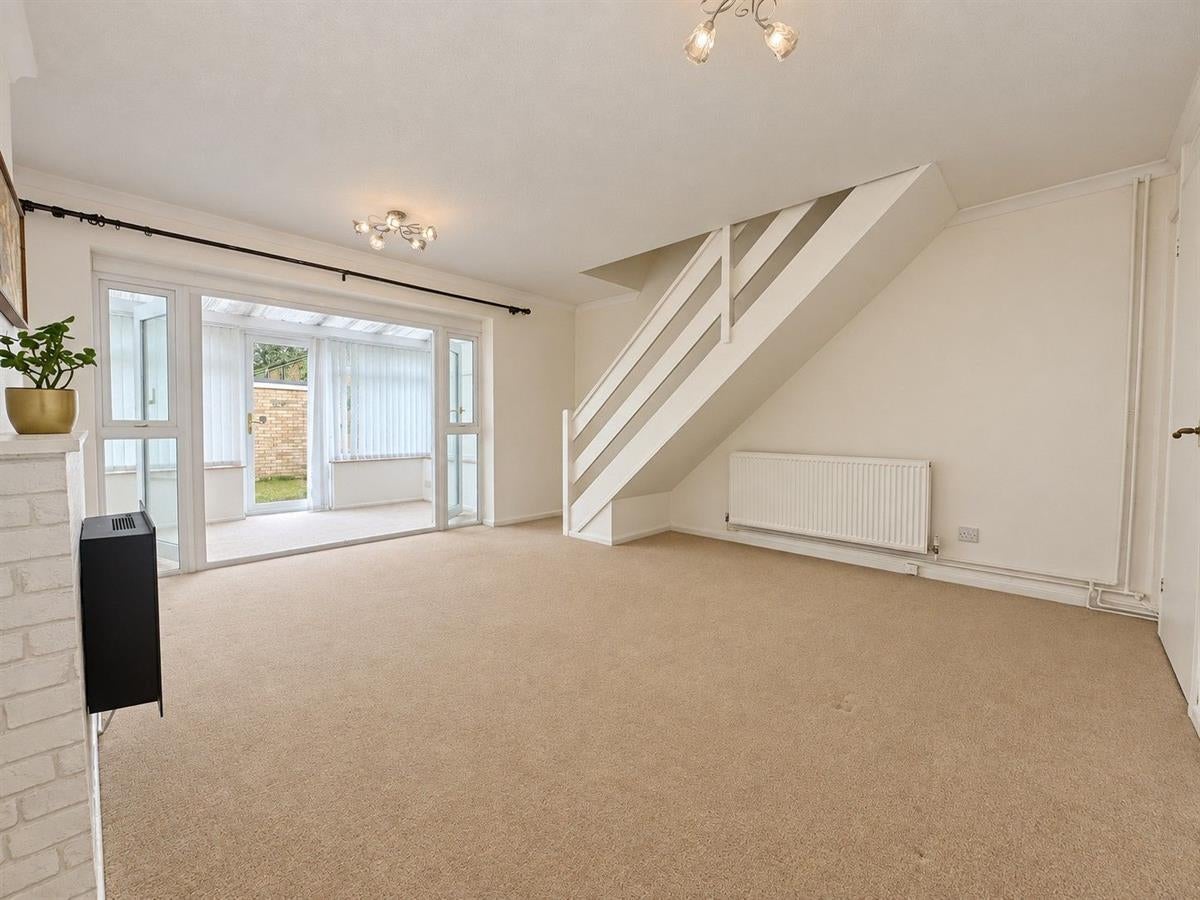 House Newbury Close in Kempston