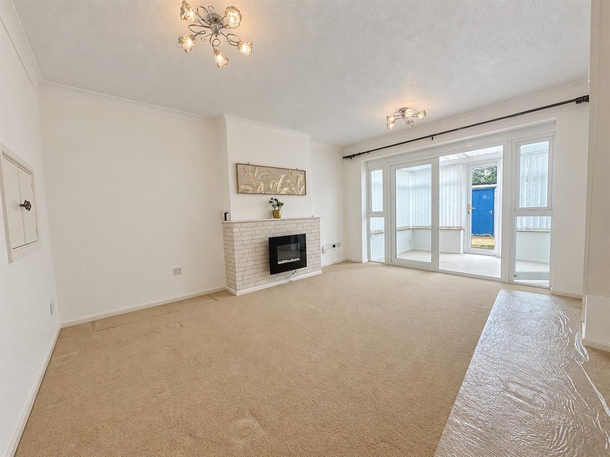 House Newbury Close in Kempston