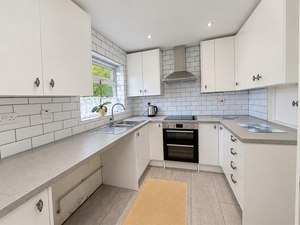 House Newbury Close in Kempston