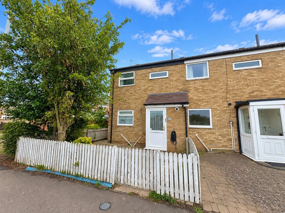 House Newbury Close in Kempston