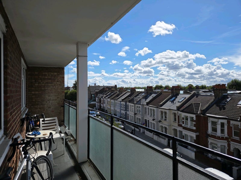 Room Lancaster Court in Greater London