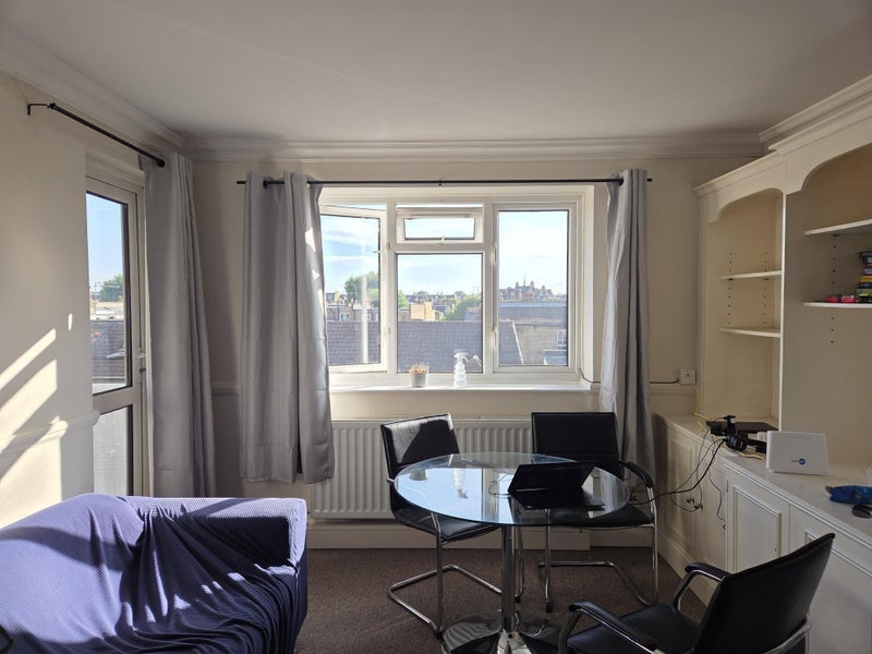 Room Lancaster Court in Greater London