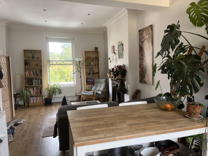 Room Palmerston Road in Greater London