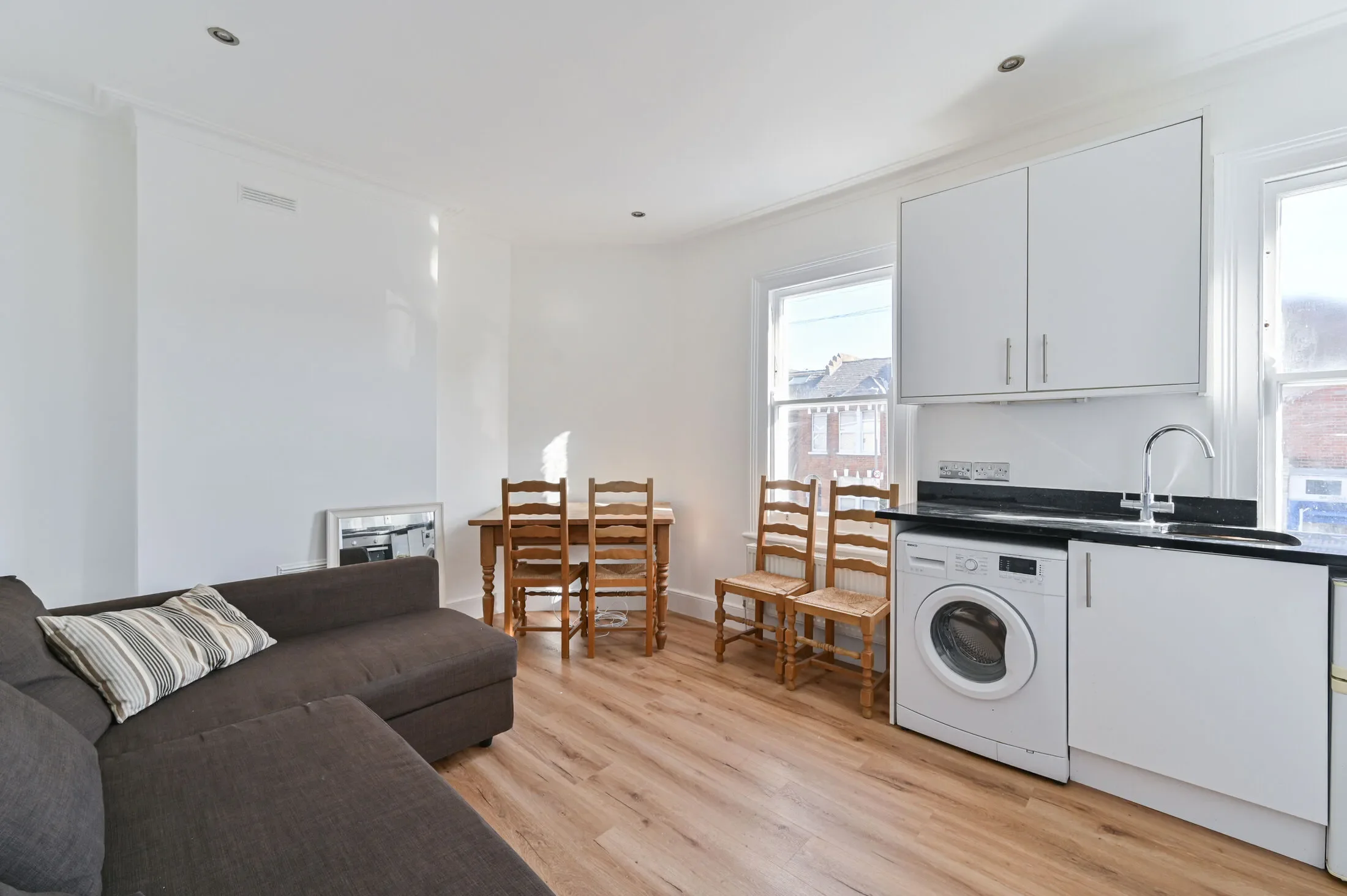 Flat Worslade Road in Greater London