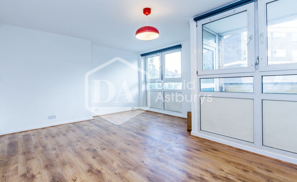 Flat Belton Way in Greater London