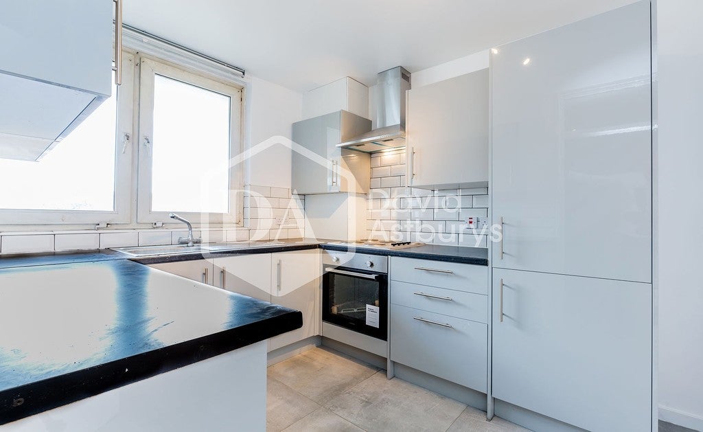 Flat Belton Way in Greater London