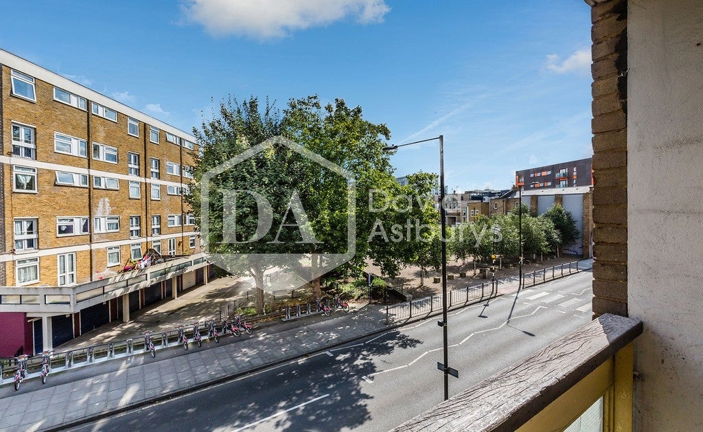 Flat Belton Way in Greater London