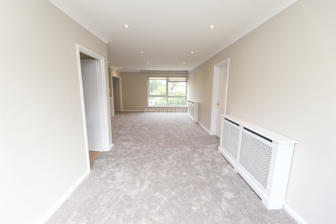 Flat Maya Road in Greater London