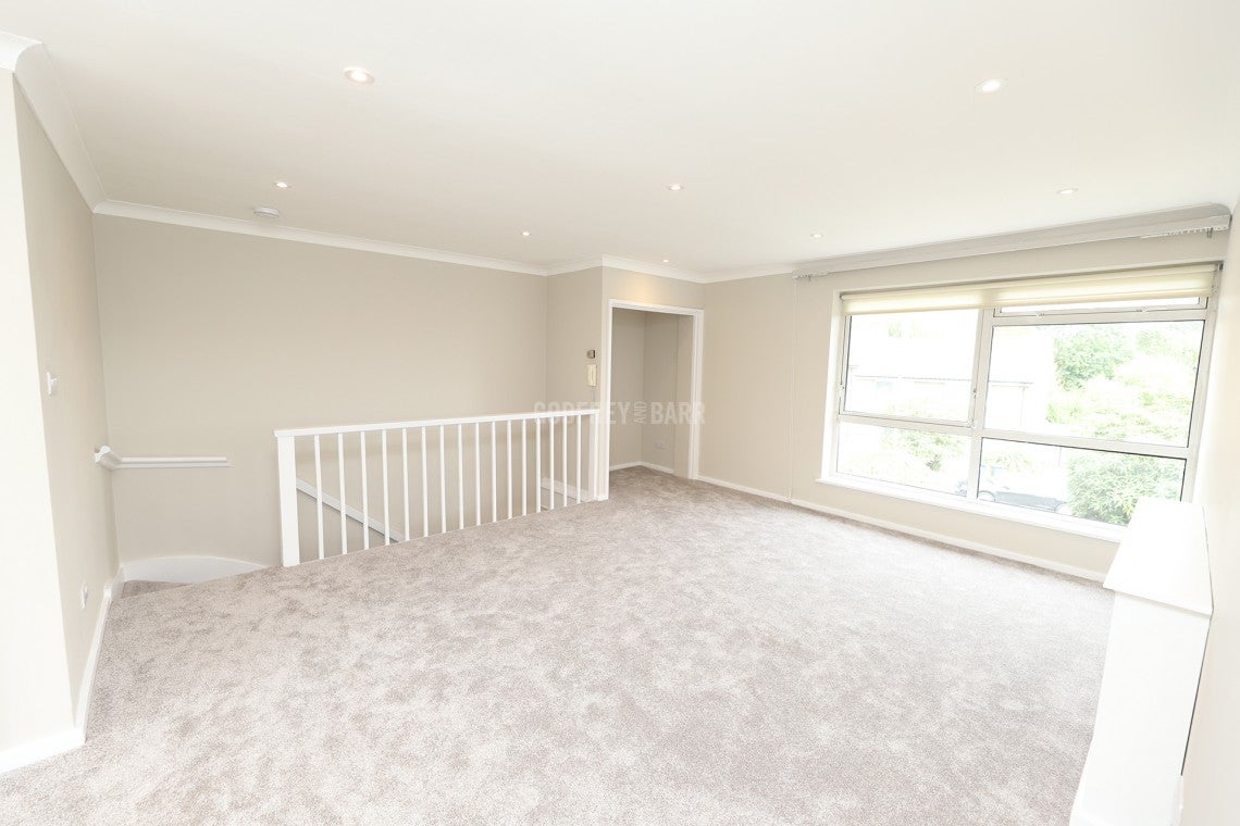 Flat Maya Road in Greater London
