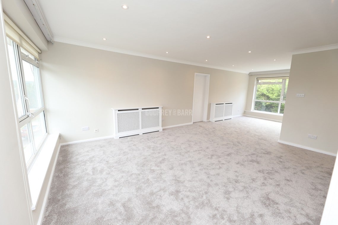 Flat Maya Road in Greater London