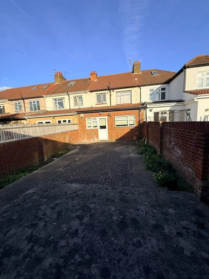 House Stanley Road in Greater London