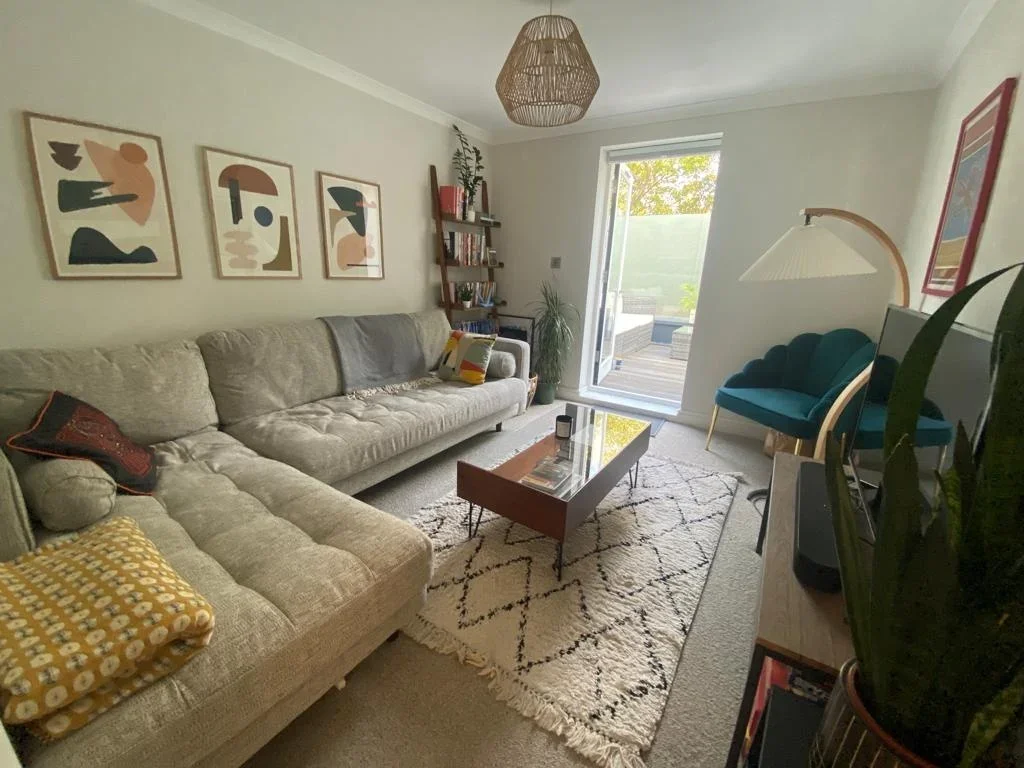 Flat Crofton Road in Greater London