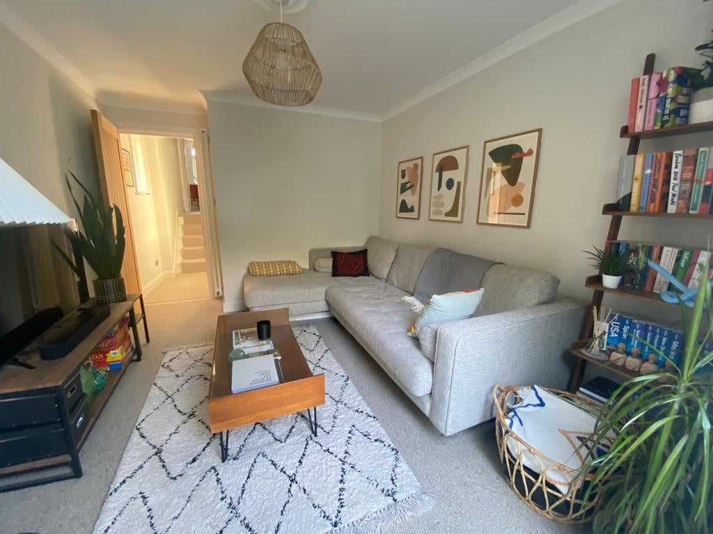 Flat Crofton Road in Greater London