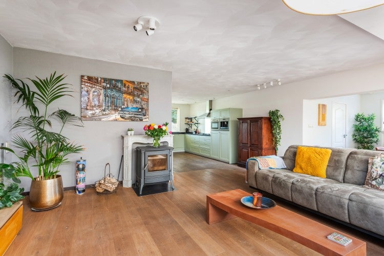 Hoekwoning te koop: Hazelaarstraat 14, Vianen