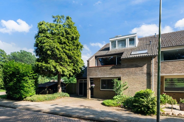 Hoekwoning te koop: Hazelaarstraat 14, Vianen