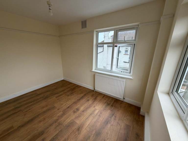 Flat Brunswick Way in Greater London